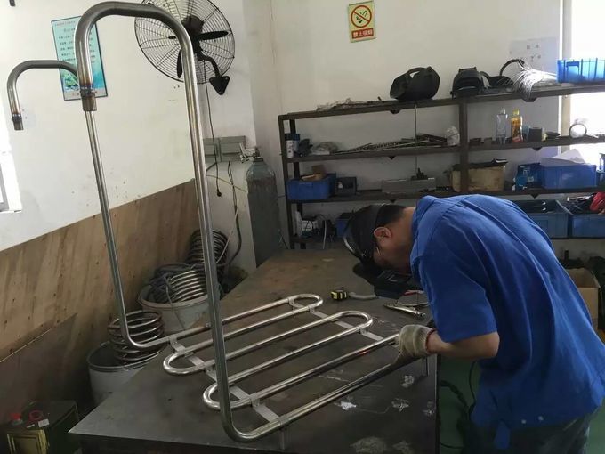 給湯器16のための側面の小さい管のステンレス鋼のヒーターにZ型